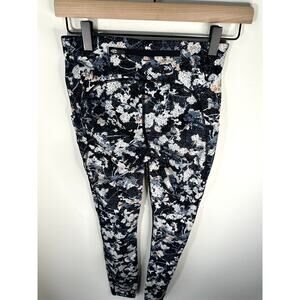 Lululemon Speed Up Tight *Full-On Luxtreme 28" Spring Size 4